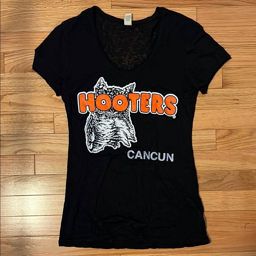 Hooters Black Short Sleeve Tee
